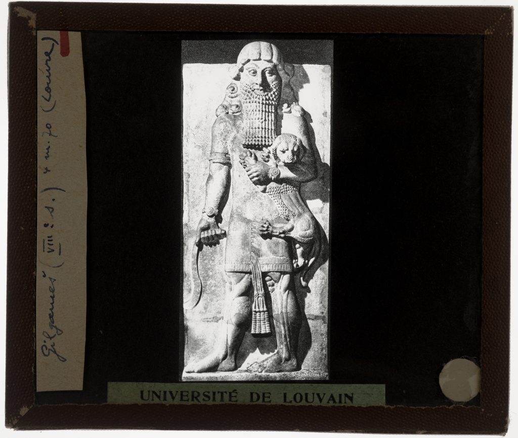 Rilievo raffigurante l'eroe Gilgamesh che doma un leone